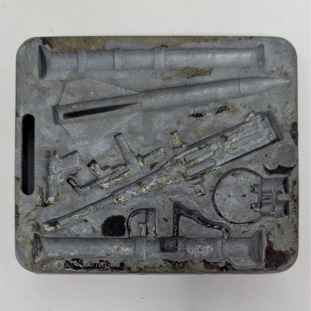 Vintage Fighting Men Thingmaker Mold 4481-053-A Mattel 1965 Creepy Crawlers Guns